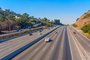Los Angeles, Kaliforniya - 9 Ocak 2025 Los Angeles Otoyol Trafiği Yaban Yangını Ortasında