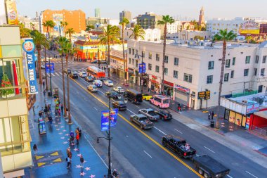 Los Angeles, Kaliforniya - 8 Ocak 2025: Hollywood 'un Vibrant Street Scene Hava Görüntüsü