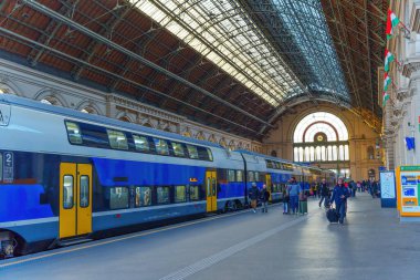 Budapeşte, Macaristan - 24 Kasım 2024: Doğu Demiryolu İstasyonu İçişleri, Budapeşte