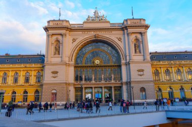 Budapeşte, Macaristan - 24 Kasım 2024: Budapeşte 'deki Doğu Tren İstasyonu' nun dışı