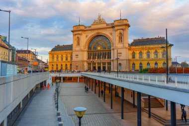 Budapeşte, Macaristan - 24 Kasım 2024: Budapeşte 'deki Doğu Tren İstasyonu