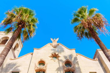 Riverside, Kaliforniya 'da Palmiye Ağaçları ve Tarihi Mimarlık