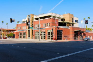 Riverside, California - 30 Aralık 2024: Riverside, California 'daki Tarihi Kırmızı Tuğla İtfaiye İstasyonu