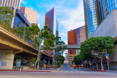 Los Angeles, Kaliforniya - 7 Ocak 2025: Los Angeles Finans Bölgesi Skyline ve Kentsel Peyzaj