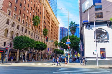 Los Angeles, Kaliforniya - 7 Ocak 2025 Los Angeles 'ta Taco Bell Kantini ile yoğun kavşak