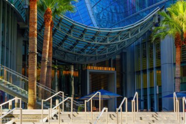 Los Angeles, Kaliforniya - 7 Ocak 2025 Los Angeles Kıtalararası Otele Giriş