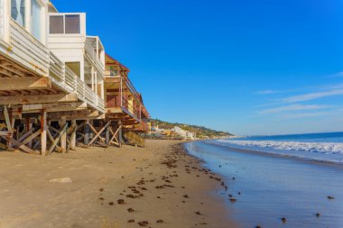Malibu 'daki Stilted Vakfı' ndaki sahil evleri