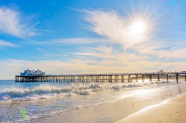 Malibu, California - 29 Kasım 2024: Sunlit Malibu Rıhtımı
