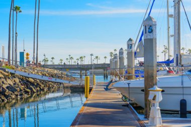 Oceanside, California 'da Sahne Marina Yürüyüşü
