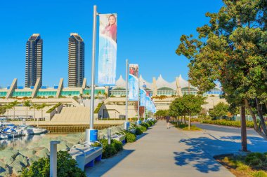 San Diego, California - 14 Ocak 2025: Modern Mimariyle San Diego Sahne Rıhtımı