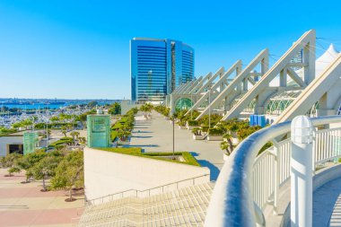 San Diego, California - 14 Ocak 2025 San Diego Kongre Merkezi Bay View ve Clear Blue Sky