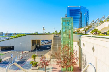 San Diego, Kaliforniya - 14 Ocak 2025: Modern Mimariyle San Diego Kongre Merkezi Liman Manzarası