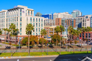 San Diego, California - 14 Ocak 2025 San Diego Kongre Merkezi yakınlarındaki Panoramik Hilton ve Marriott Otelleri