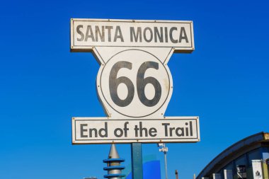 Santa Monica, California - 16 Ocak 2025 Santa Monica Yolu 66 No 'lu Yol İşareti Kaliforniya' da