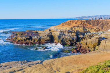 San Diego, California - 14 Ocak 2025 San Diego, Kaliforniya 'daki La Jolla Koyu' nda çarpıcı kıyı manzarası