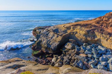 San Diego 'nun Sahilsel Manzarası Gün Batımında Rocky Shoreline