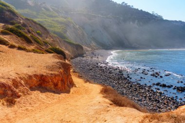 Palos Verdes Emlak 'taki Lunada Körfezi Sahil Yürüyüşü Macerası Puslu Atmosfer ile