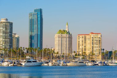 Long Beach, California - 11 Ocak 2025 Long Beach, Kaliforniya 'da Vibrant Marina View
