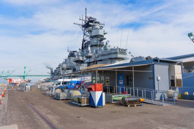 Los Angeles, Kaliforniya - 25 Aralık 2024 Battleship USS Iowa BB-61 Los Angeles Limanı 'na demirledi..