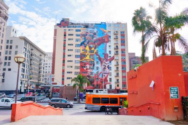 Los Angeles, Kaliforniya - 3 Aralık 2024: Yerel kültür ve spor tasvirleri Pershing Square Metro İstasyonu, Los Angeles 'ta yer almaktadır..