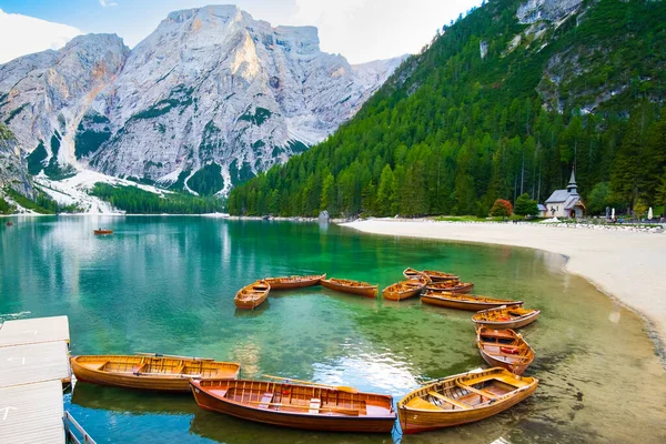 stock image The magnificent Lake Braies with the chain of wooden boats in Dolomites Alps, Italy.