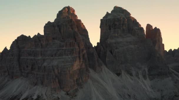 Kum Kaplı Piedmont Berrak Gökyüzü Altında Bitkisiz Yamaçları Olan Yüksek — Stok video