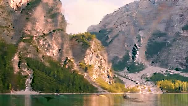 Turistický Veslice Plují Jezeře Braies Při Západu Slunce Itálii Obří — Stock video