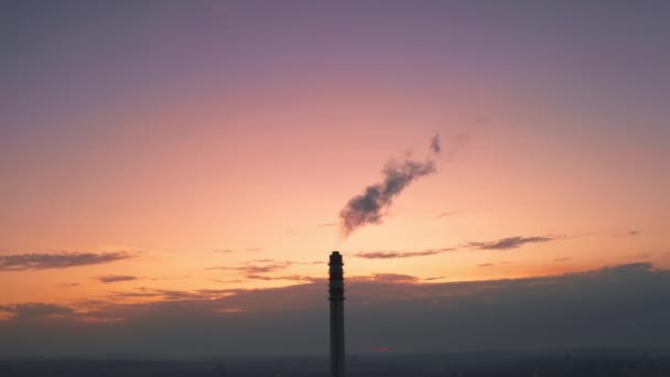 Schoorsteen Van Verwarmingsinstallaties Komen Verontreinigende Emissies Het Milieu Vrij Donkere — Stockvideo