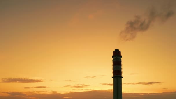 Nubes Delgadas Smog Negro Provienen Chimenea Industrial Contra Puesta Sol — Vídeos de Stock