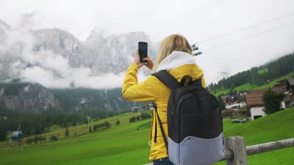 Blonde Tourist Captures Moments Smartphone Enjoys Vacation Alpine Mountains Woman — Stockvideo