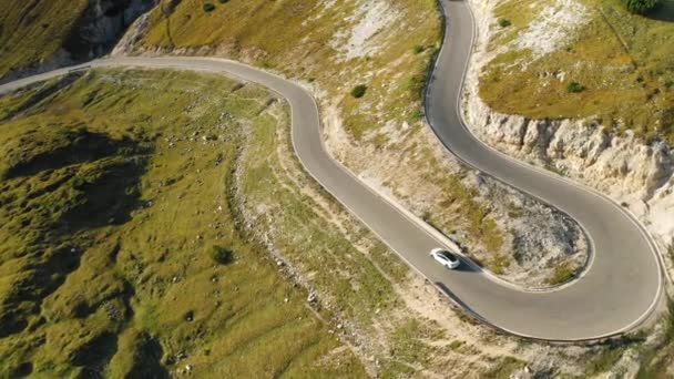 Cars Drive Asphalt Highway Curve High Italian Alps Long Serpentine — Stockvideo
