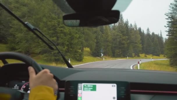 Traveler Drives Automobile Pass Mountain Forest Coniferous Trees Tourist Wearing — Stockvideo