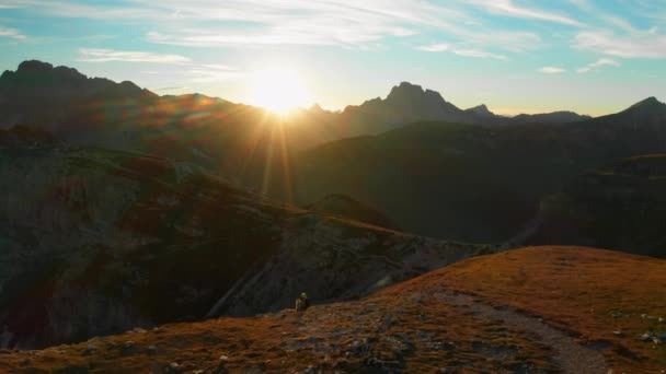 Bright Sunset Light Illuminates Giant Mountain Range Evening Rocky Peak — Stockvideo