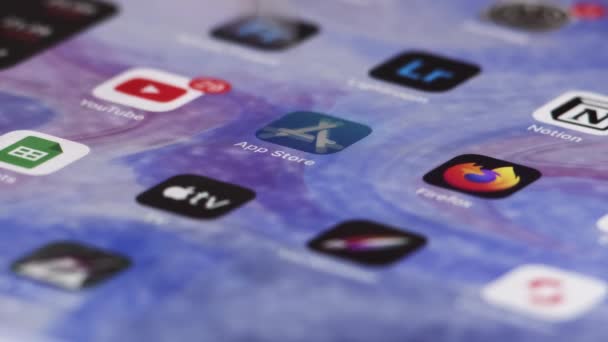 Открытие Приложения Apple App Store Помощью Apple Pencil Экране Ipad — стоковое видео