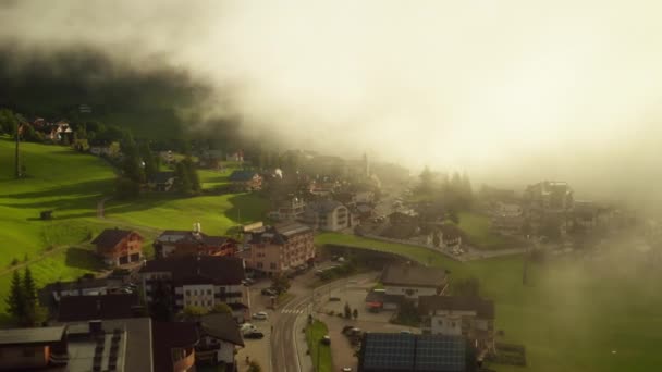 Small Town Vintage Buildings Summer Alps Covered Dense Fog Scenic — Stockvideo