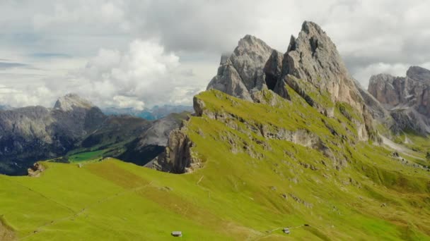 Fresh Green Grass Grows Valley Seceda Ridgeline Foot Italian Alps — Stockvideo