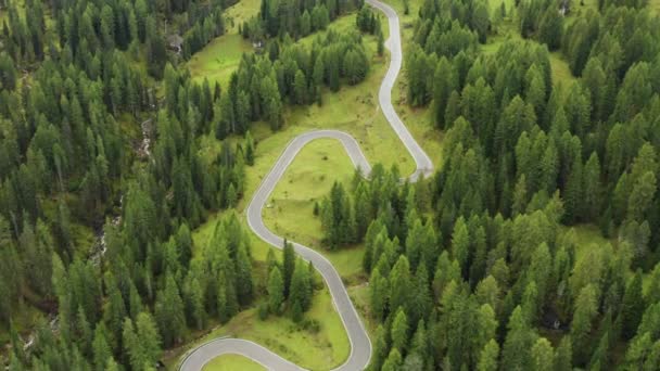 Snake Road Driving Cars Winds High Mountain Range Giau Pass — Video