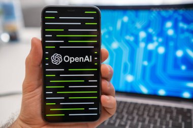Arkaplandaki sıçrama ekranında nöronet olan akıllı telefon ekranındaki akıllı telefon logosu. Yapay Zeka Konsepti, Mart 2023, Prag, Çek