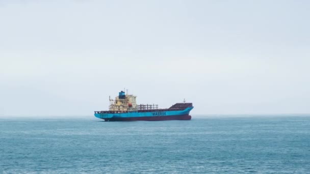 Naples Italia Marzo 2023 Barco Maersk Anclado Las Aguas Azules — Vídeos de Stock