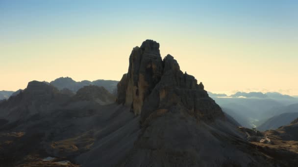 Majestätische Drei Zinnen Von Lavaredo Erheben Sich Bei Sonnenaufgang Über — Stockvideo