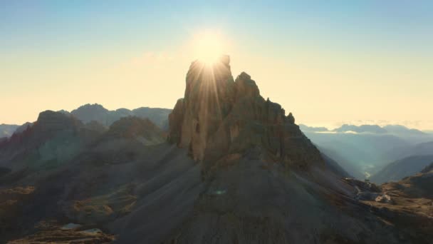 Gün Doğumu Lavaredo Nun Görkemli Tepesi Alpler Kumla Kaplı Etekleriyle — Stok video
