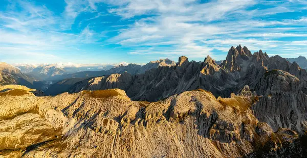 Captiving Aerial View Tre Cime Lavaredos Mountain Massif Λουσμένο Στη — Φωτογραφία Αρχείου