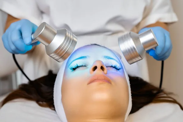 Terapia Luz Led Azul Para Belleza Piel Facial Salón Cosmético — Foto de Stock