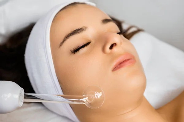 Young Beautiful Woman Has Vacuum Face Massage Beauty Salon — Stock Photo, Image