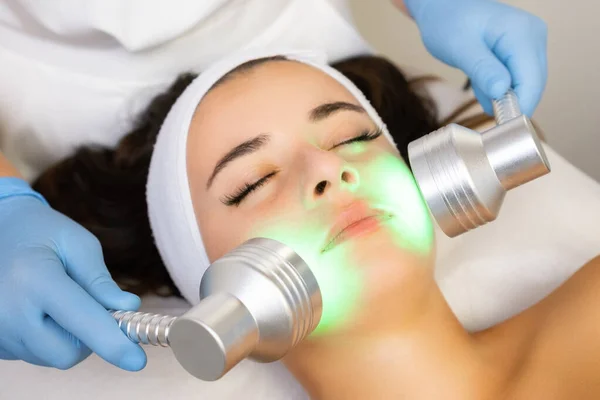 Expert Makes Light Therapy Procedure Woman Face Contemporary Equipment Concept — Stock Photo, Image