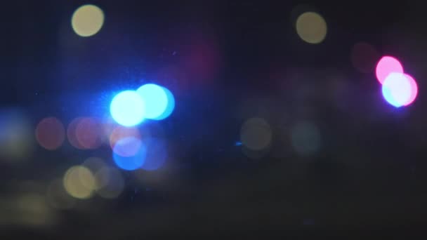 Bokeh Effect Licht Knippert Blauw Rood Van Politie Auto Alarmeren — Stockvideo