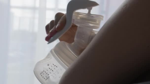 Mother Carefully Operates Breast Pump Expressing Milk Provide Child Nourishment — Stock Video