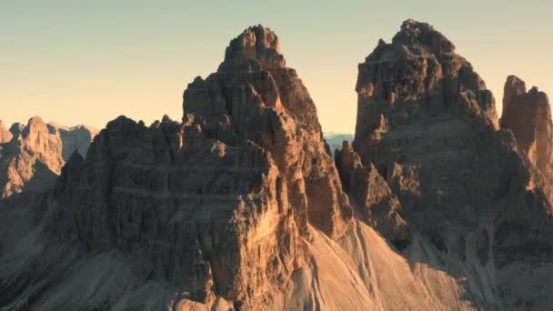 Grupo Montañas Los Alpes Italianos Frente Cielo Tranquilo — Vídeos de Stock