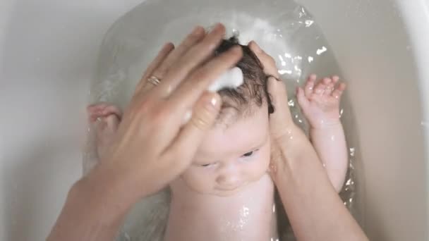 Careful Parent Gently Washes Dark Haired Child Shampoo Keep Baby — Stock Video