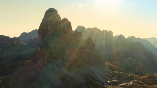 Ήλιος Φωτίζει Τις Εκπληκτικές Ιταλικές Άλπεις Tre Cime Lavaredo Βουνά — Αρχείο Βίντεο